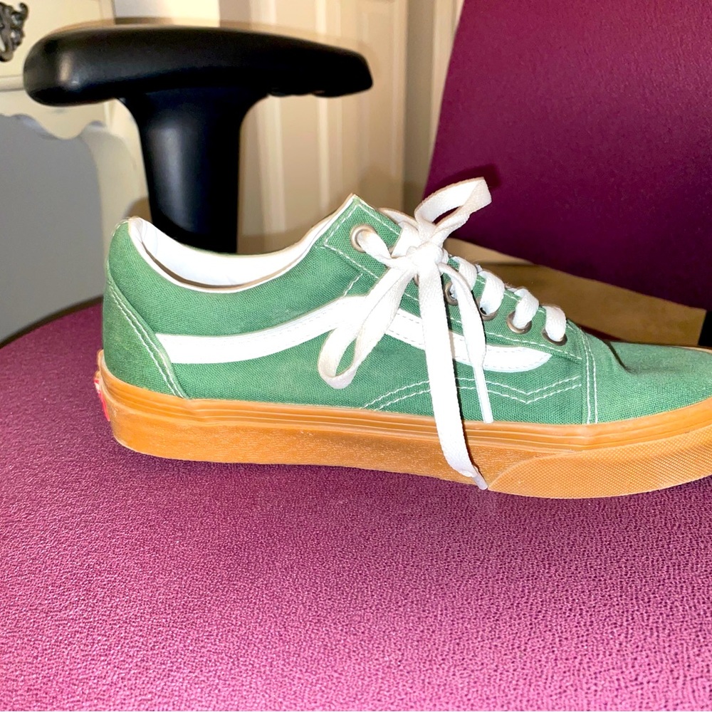 Van’s green unisex shoes size 6.5 men /8 women
